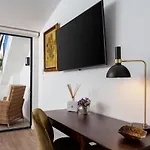 Daire Stupendo-three Rooms-suite With Terrace -center -air Conditioning *