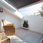 Stupendo-three Rooms-suite With Terrace -center -air Conditioning Daire