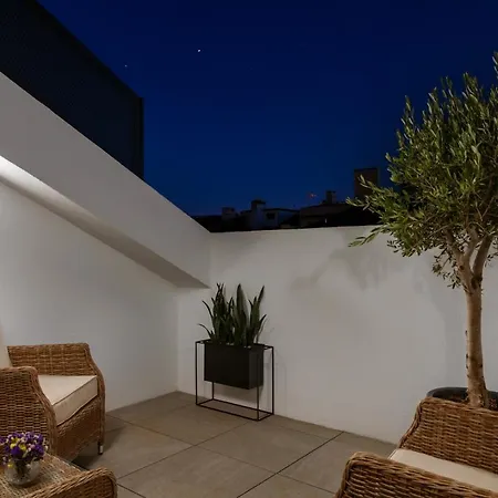 Stupendo-three Rooms-suite With Terrace -center -air Conditioning