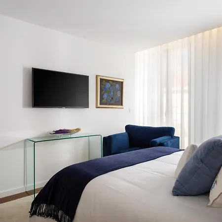 Stupendo-three Rooms-suite With Terrace -center -air Conditioning *