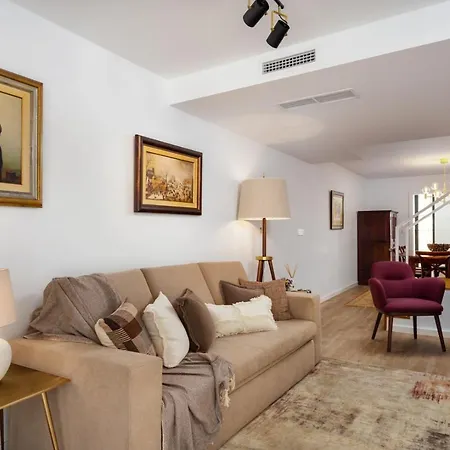 Stupendo-three Rooms-suite With Terrace -center -air Conditioning Daire *