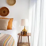 Stupendo-three Rooms-suite With Terrace -center -air Conditioning Διαμέρισμα *